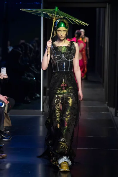 Look 32